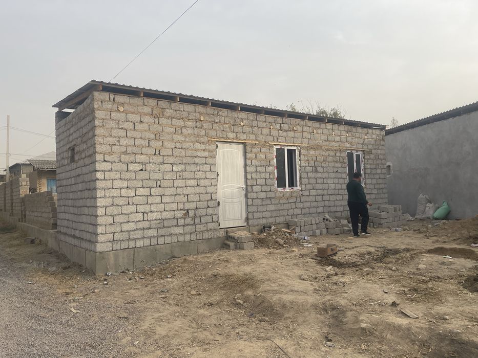 Уй сотилади 1 .5 ярим сотик