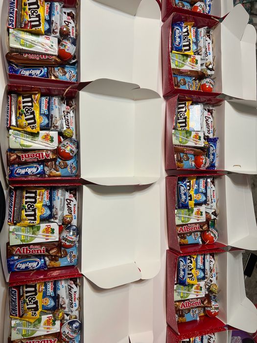 Новогодние кульки, подарочные боксы