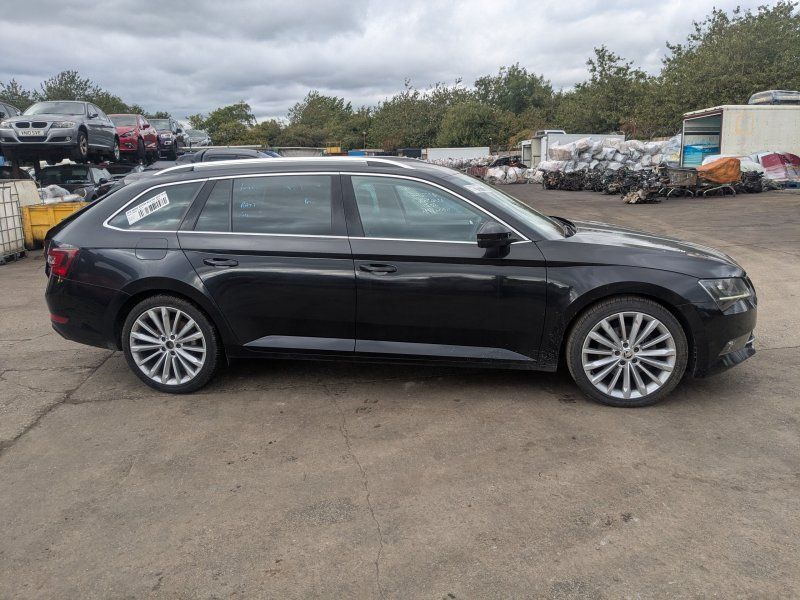 Dezmembrari / Dezmembrez Skoda Superb III Combi (3V5) 2.0 TDI DFCA cutie viteze manuala cod culoare LF9R
