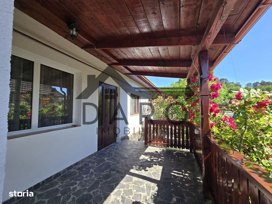 Casa in Livezeni , 140  mp utili , in centrul localitatii .