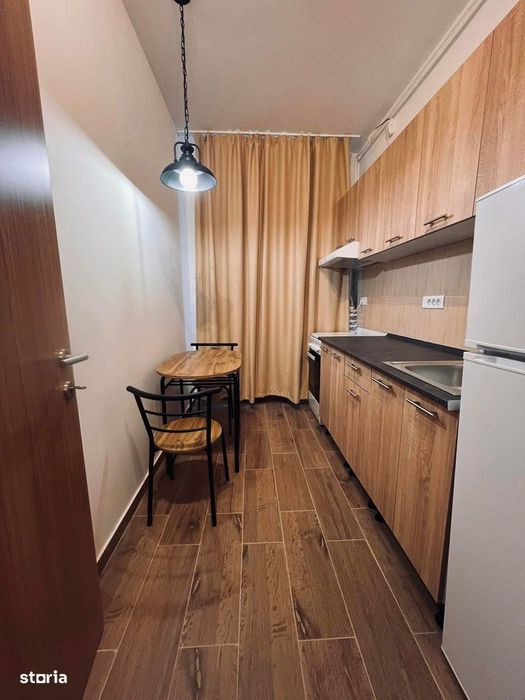 Metrou Aparatori 950 m - Garsoniera decomandat Acte Gata doar Cash