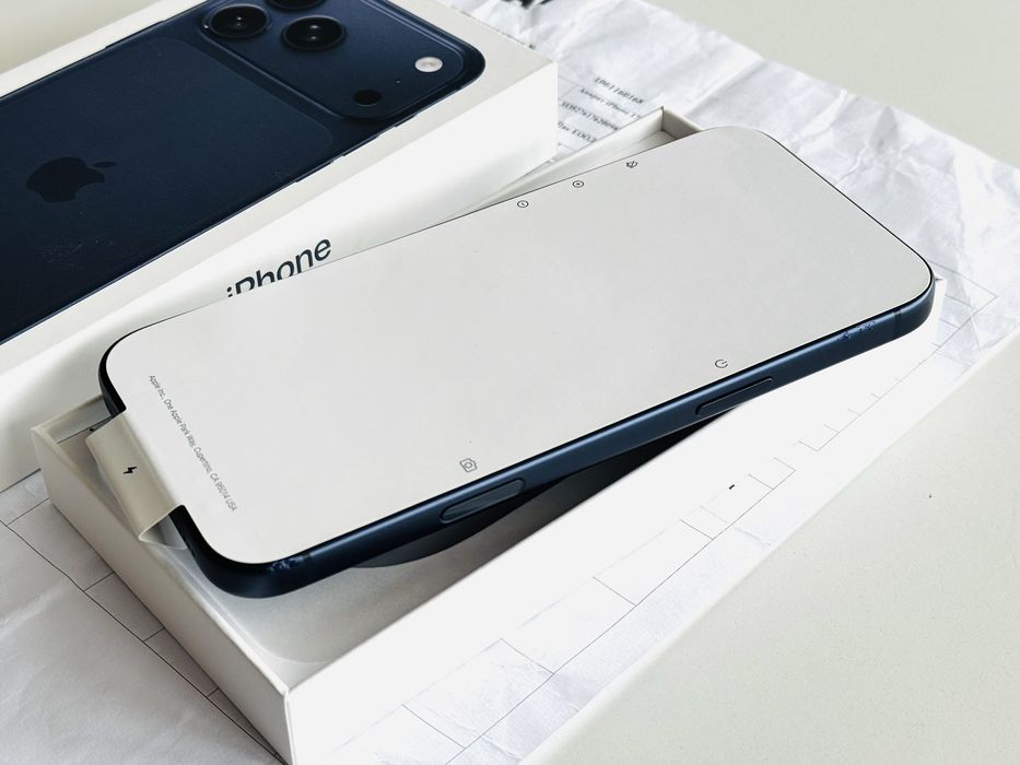 Iphone 17 Pro Max 256GB Blue Гаранция 2 години