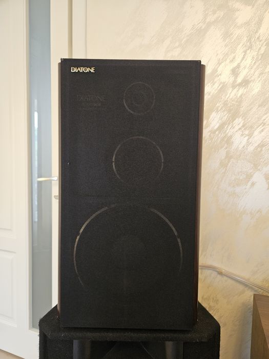 Accuphase e-211 Diatone DS 1000HR