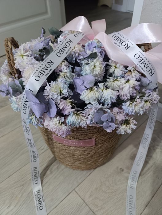 Продам цветы в корзине