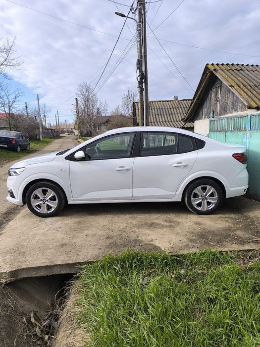 DACIA Logan III: mașina arată în stare perfectă. Mașină a rulat în principal pe autostradă.