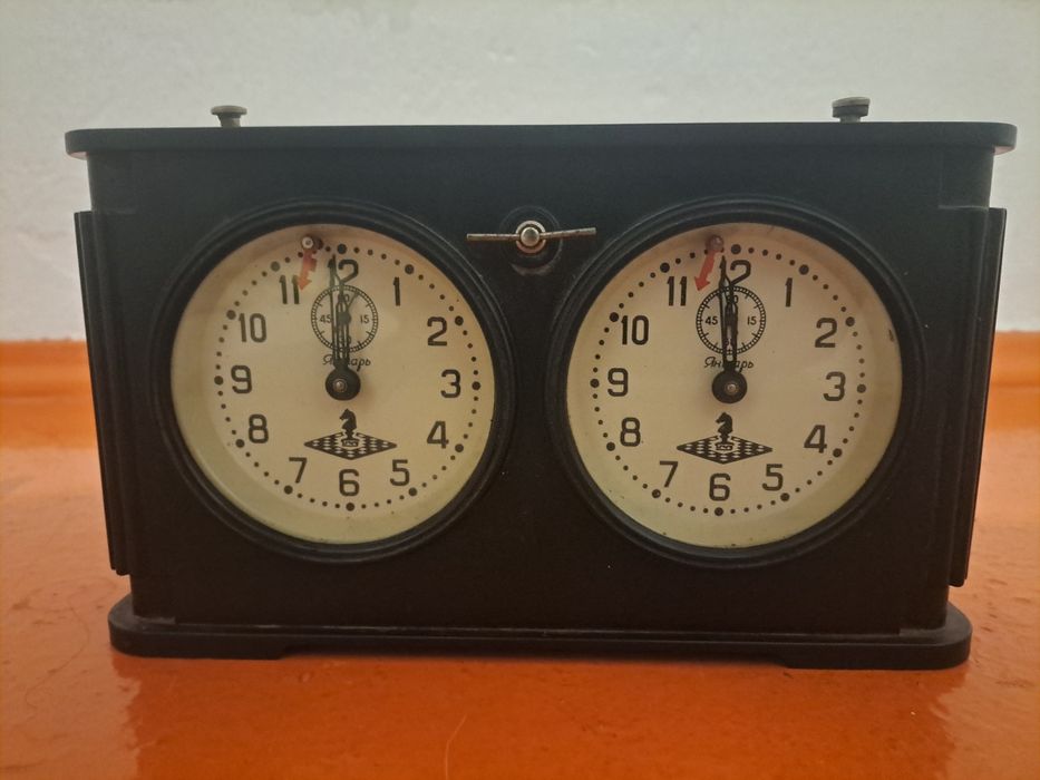 Шахматные часы Янтарь