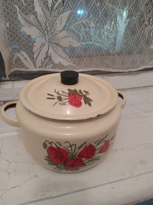 Кастрюли, бидоны, таз, бак