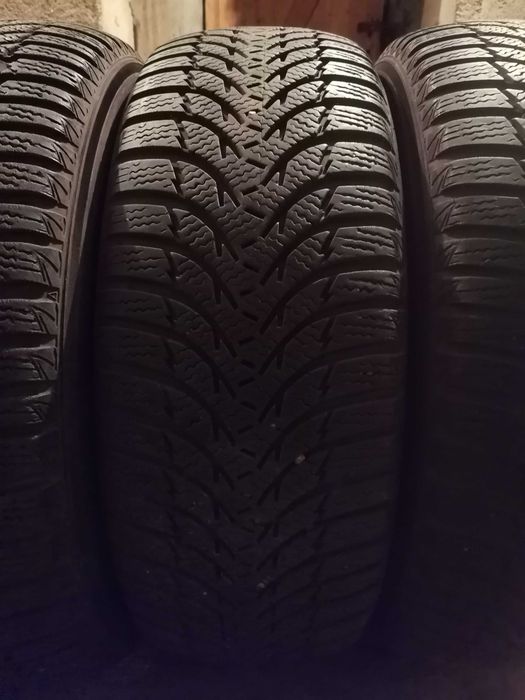 Продавам 4 броя зимни гуми 215.65.15 на 1 сезон дот 2021 KUMHO