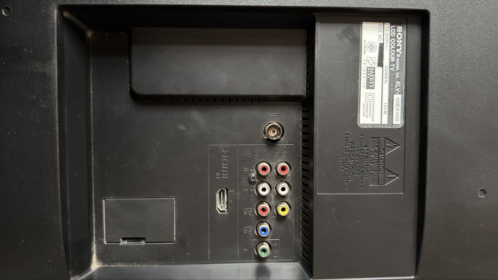 Sony televizor sotiladi ishlaydi, pulti bor