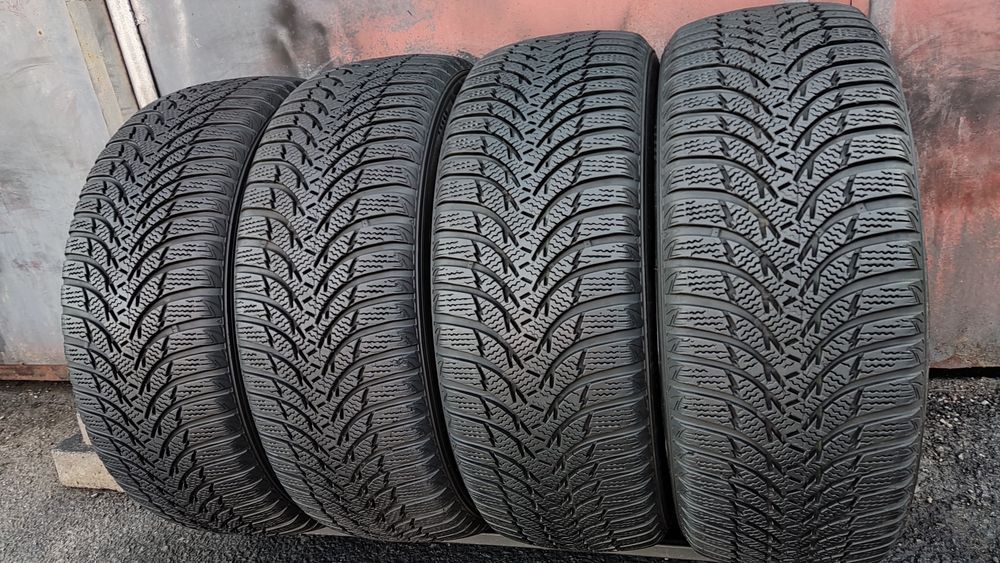 4бр. зимни гуми 225/60/16 Kumho Winter Craft WP51
dot23
7.4mm
Много до