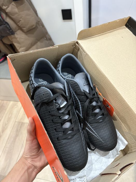 Продается бутсы новые 43 размер