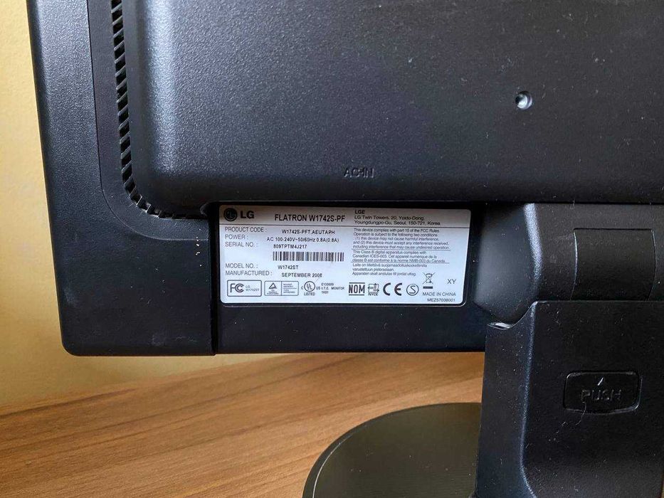 Монитор LG в хорошем состояние