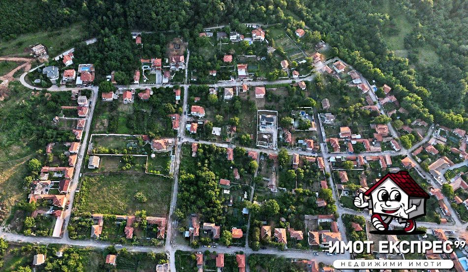 Парцел УПИ, вилна зона, село Червен, Асеновград, с почнат строеж