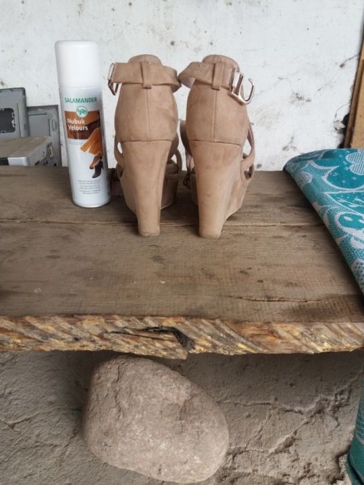 Продам босоножки