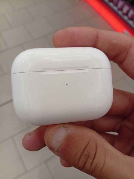Vând Căști Airpods negociabil