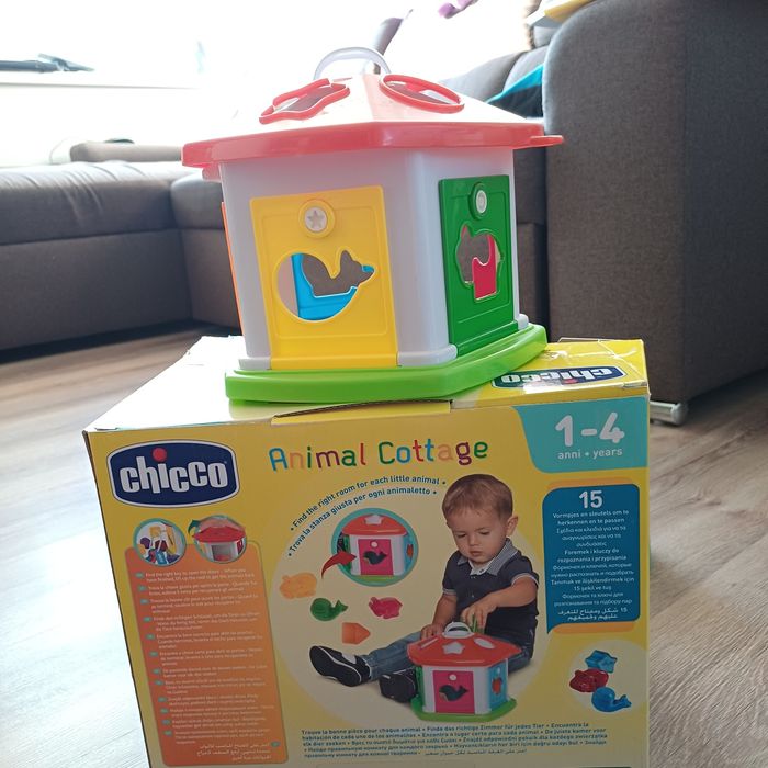 Играчка Chicco къщичка с животни и форми