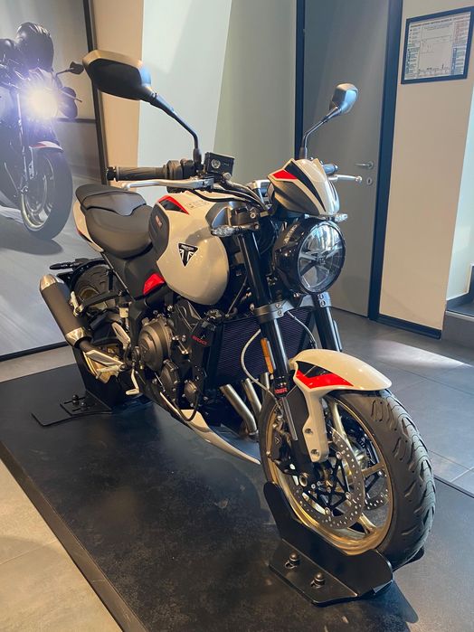 Motocicletă Triumph Trident 800 | Rate | Leasing