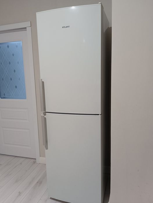 Продам большой холодильник, 2метра.