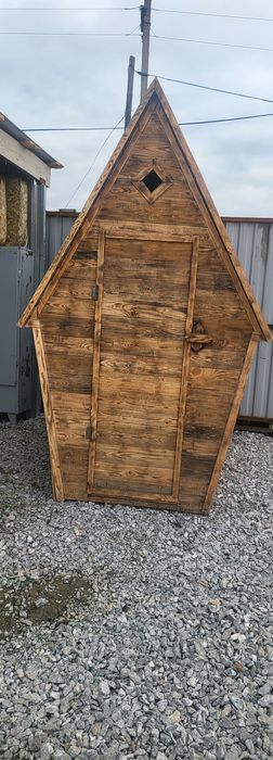 Уличный тулает и душ.