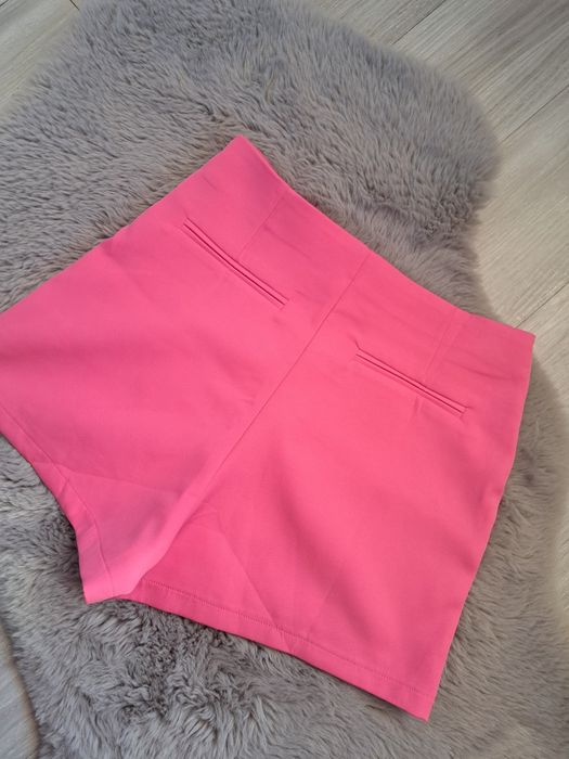 Пола- къси панталони