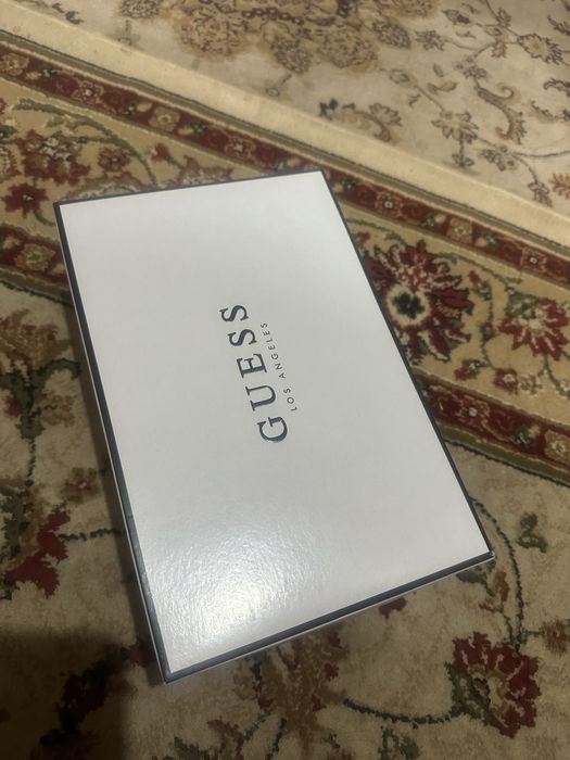 Кроссовки Guess 37.5