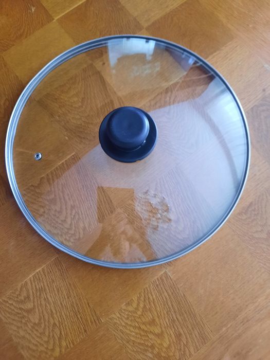 Capac  de sticla. cu diametrui de 32 cm