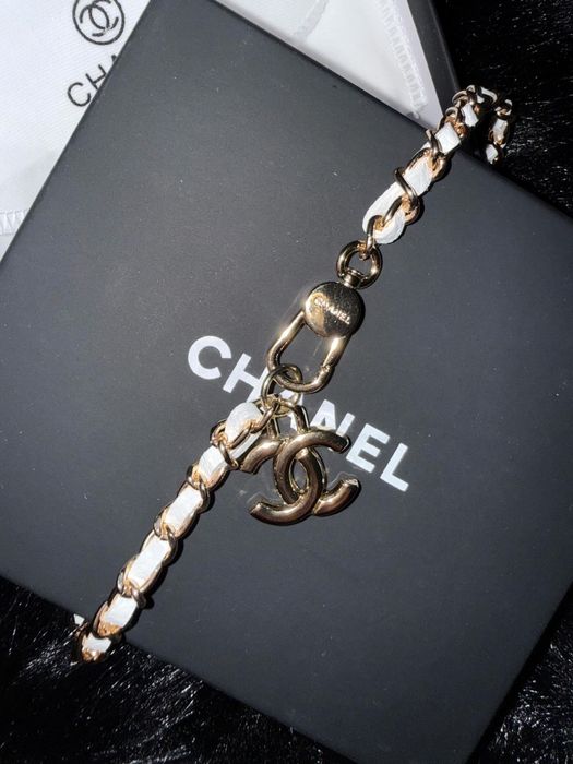 Чанта Chanel бяла мини