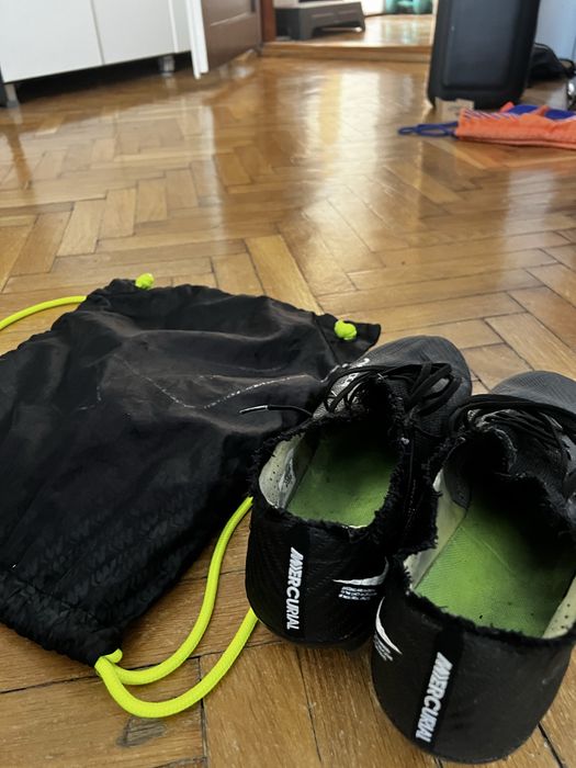 Ghete de fotbal elit taiate la glezniera marime 44