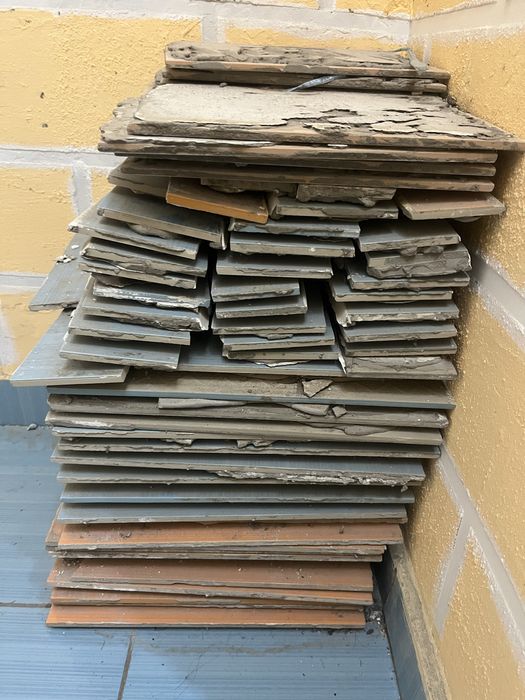 Продам кафель на фото видно