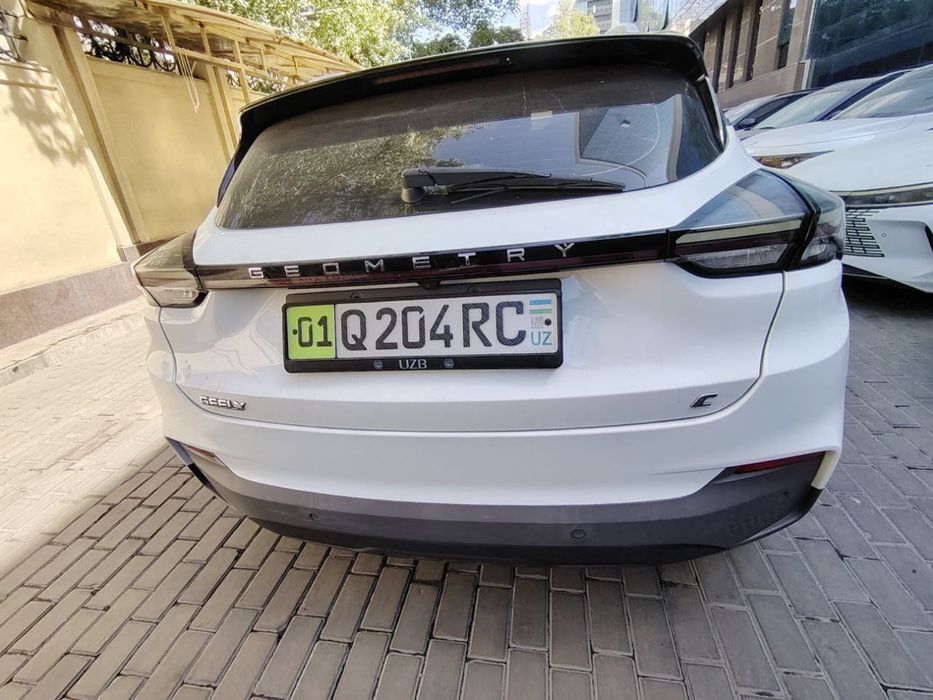 Geely geometry 2024 sotiladi