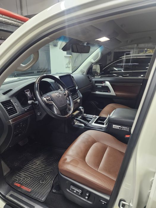 Tayota Land Cruiser 200 grand touring s  5.7 obyom 2019 yil ideal