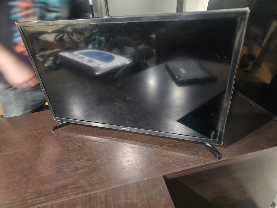 Телевизор leadbros 32дюйма смарт тв