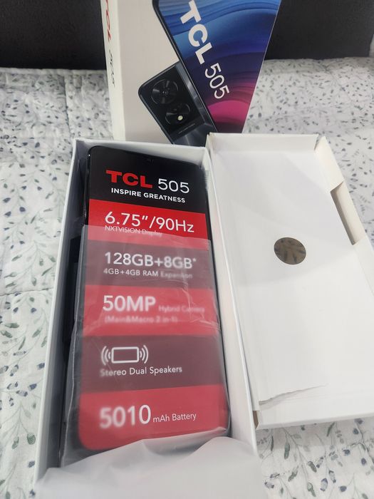 Чисто нов телефон TCL 505