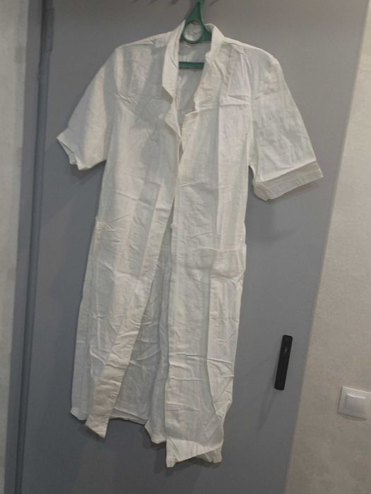 Продам белые халаты