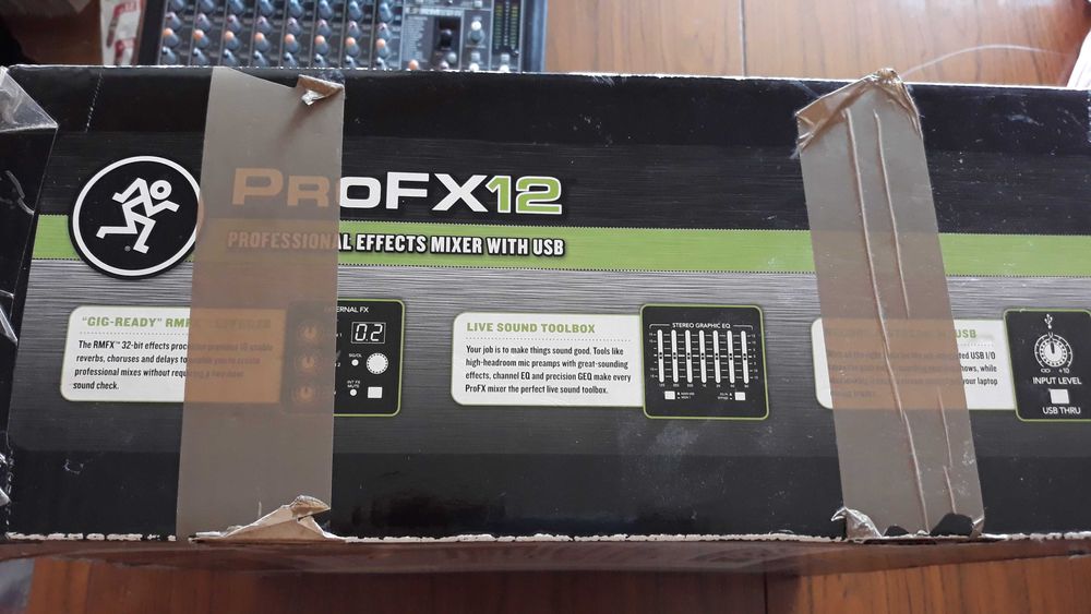 Продавам професионален 12-канален миксер Mackie ProFX12 с USB