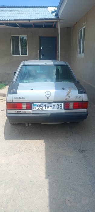 Мерседес 190 ...
