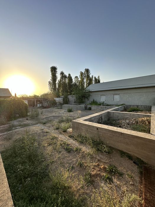 Toshkent yaqinida qurilish uchun tayyor yer sotiladi.