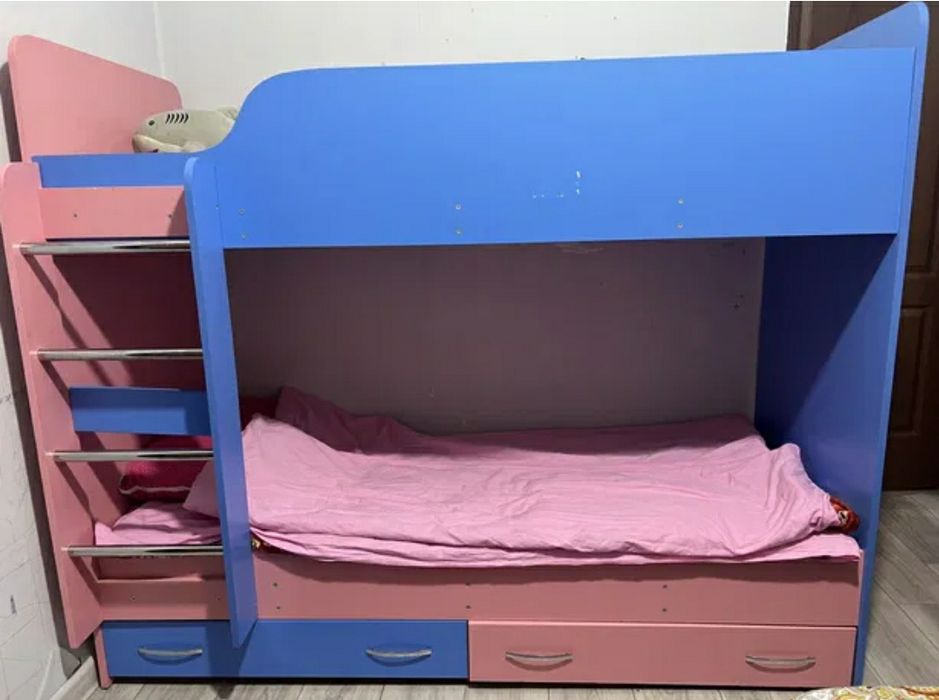 Двухъярусная кровать