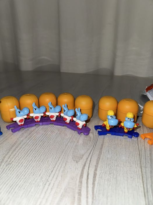 Kinder the happos  family . marvel .