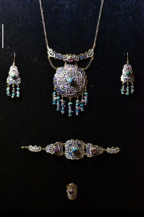 Ювелирный комплект украшений из мельхиора и серебра