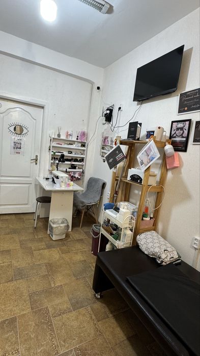 Сдаю место маникюрное,лами,прически макияж с Вашим оборудов