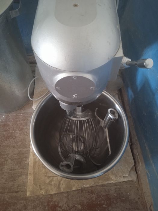 Duxopka 3 fazali mikser 30 kg 220 volt  holati yangi