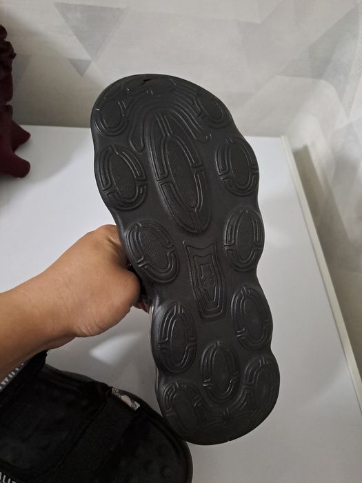 Продам  новые размер 37-38