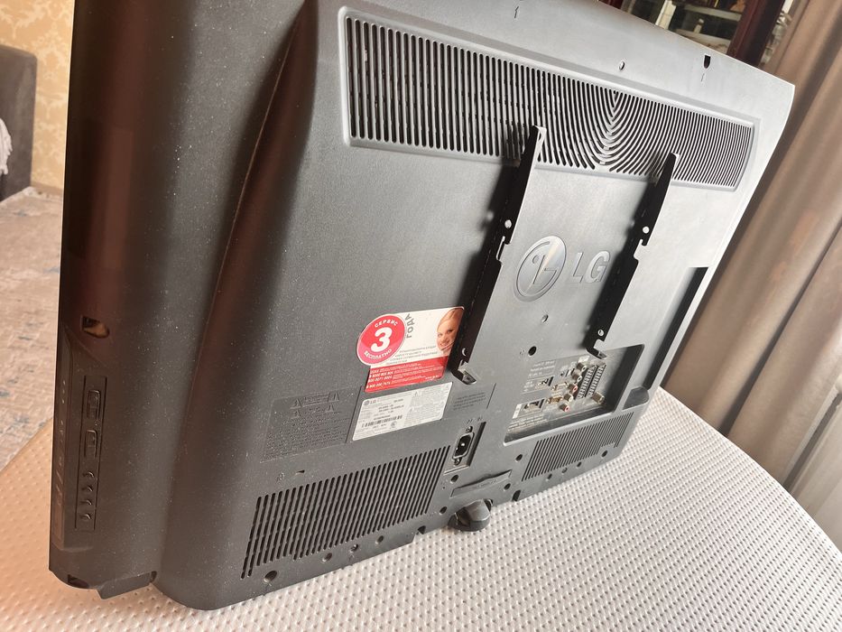 Продам телевизор LG