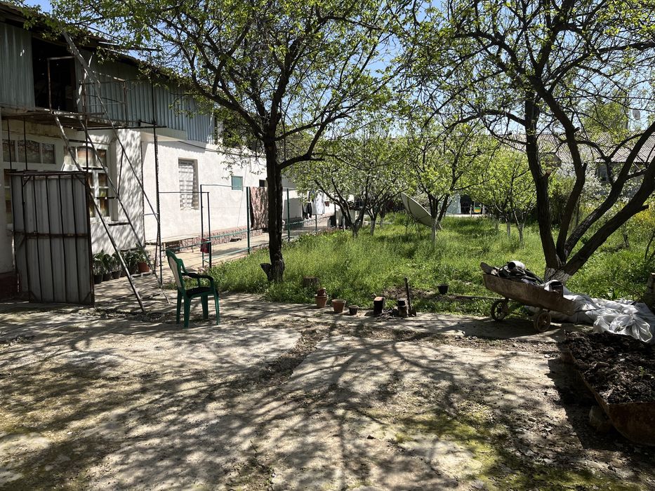 Uy va hovli sotiliadi 3 honali