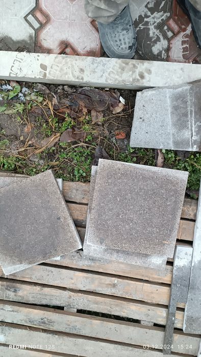 Куски и целые остатки гранита