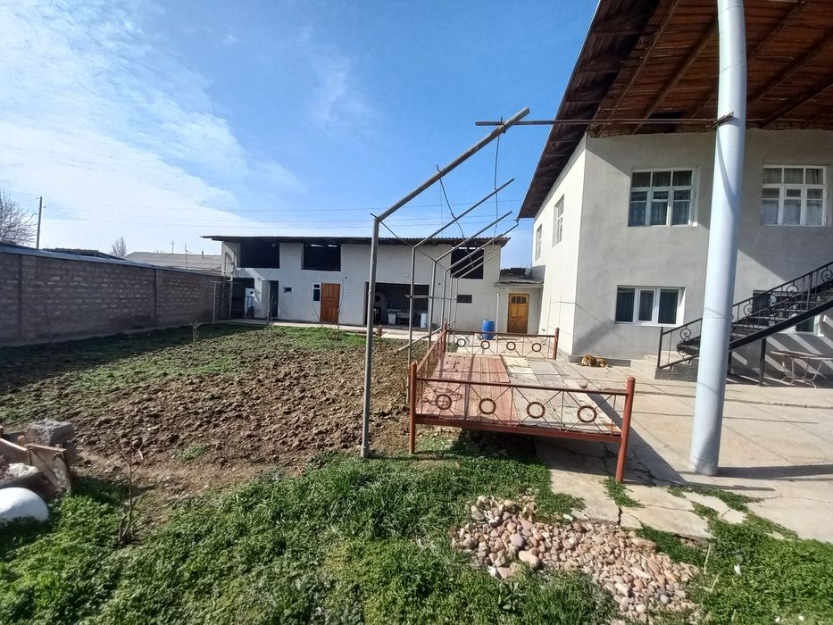 Nurafshonda 2 etajni uy sotladi uy ozmizki kadastrlari bor