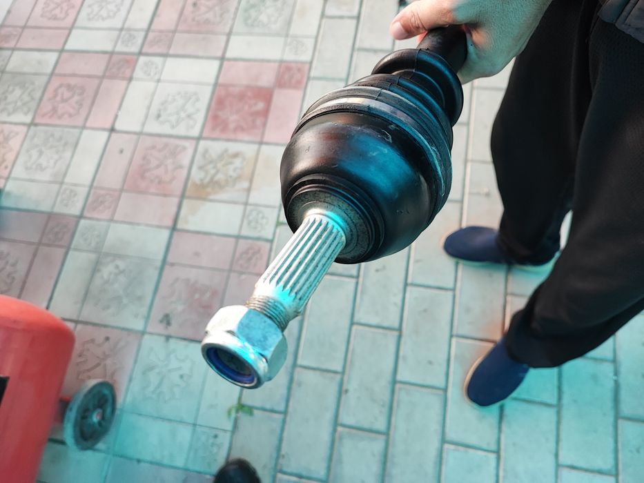 Продам вал привода на Renault Trafic