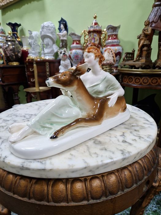 Стара уникална антикварна порцеланова фигура композиция