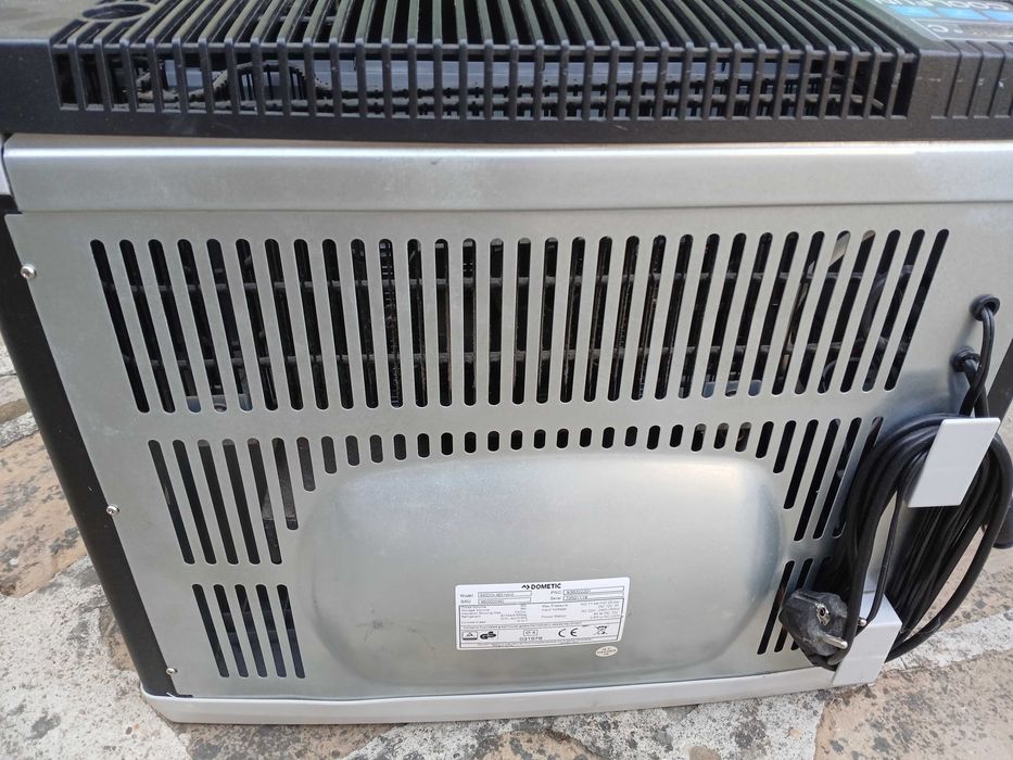 Хладилник с компресор Dometic B40D 40l